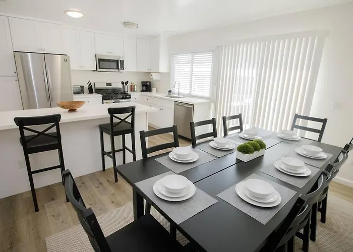 2 Private Masters, New Beds & Furniture, Sleeps 12