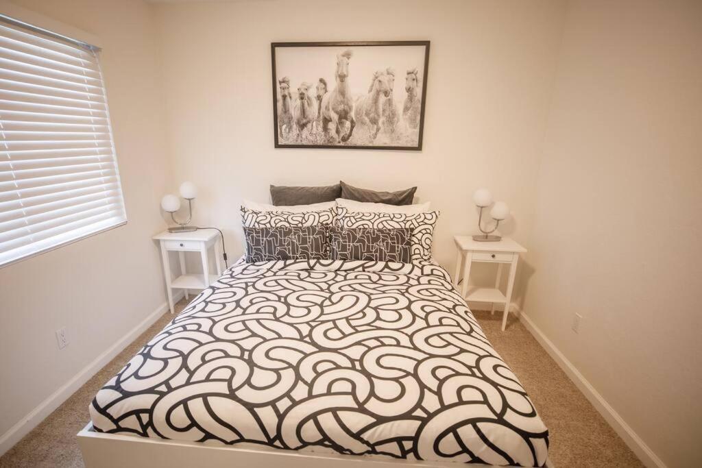 2 Private Masters, New Beds & Furniture, Sleeps 12 San Diego